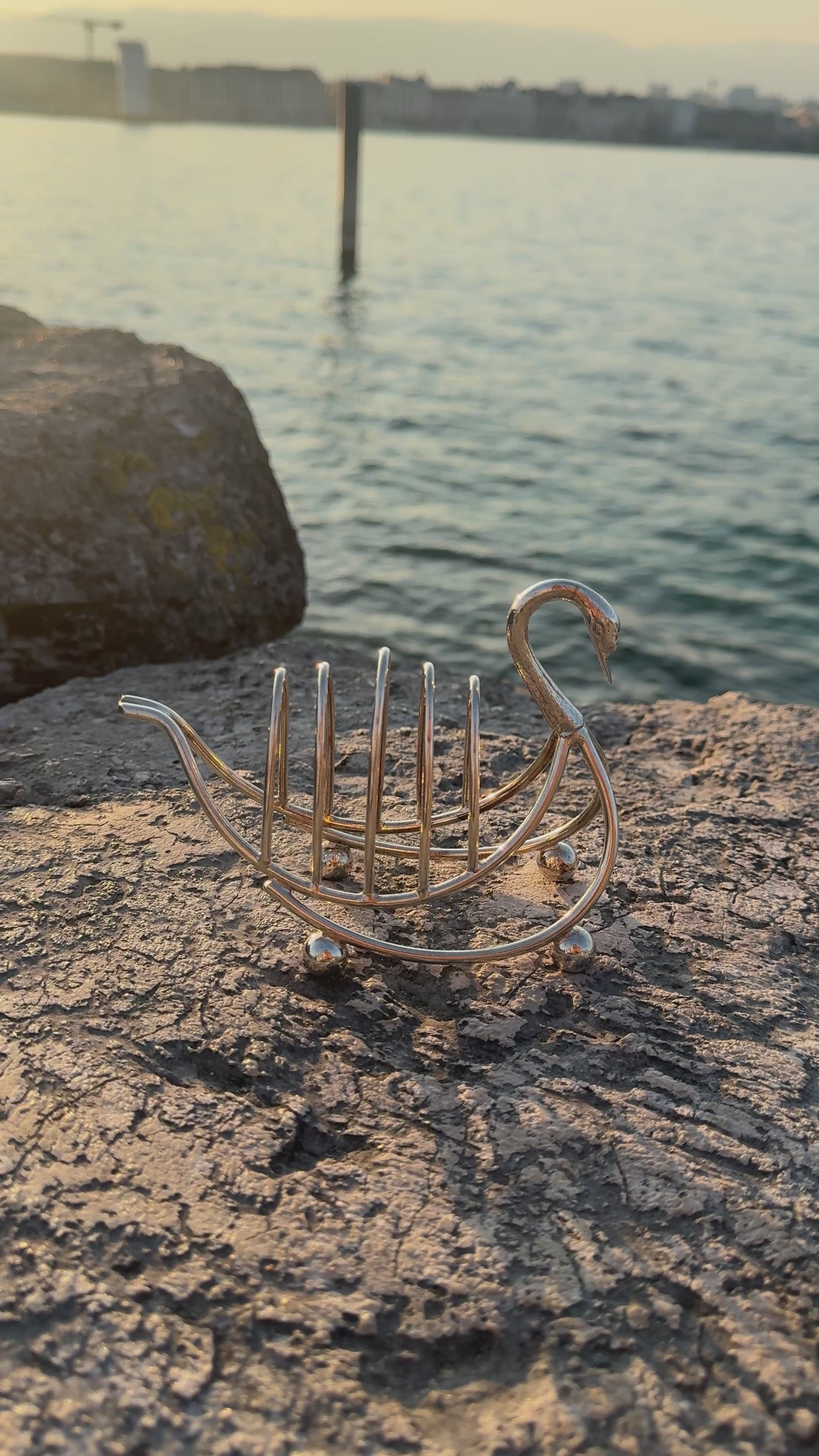 Swan toast rack